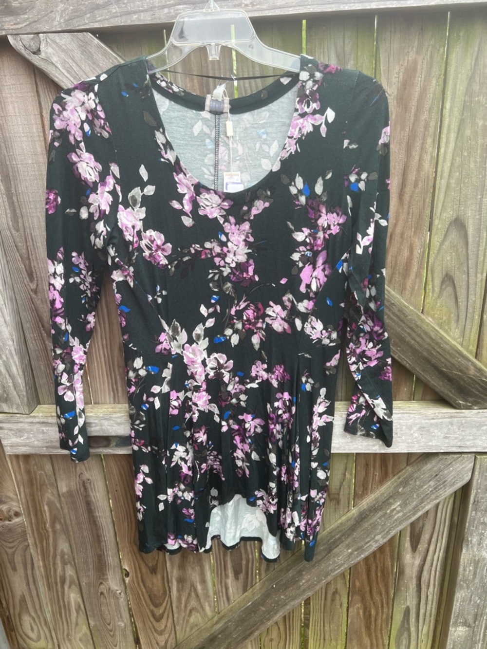 👗Cupio dark green Floral V-Neck Long Sleeve tunic with Pink and Blue Blooms